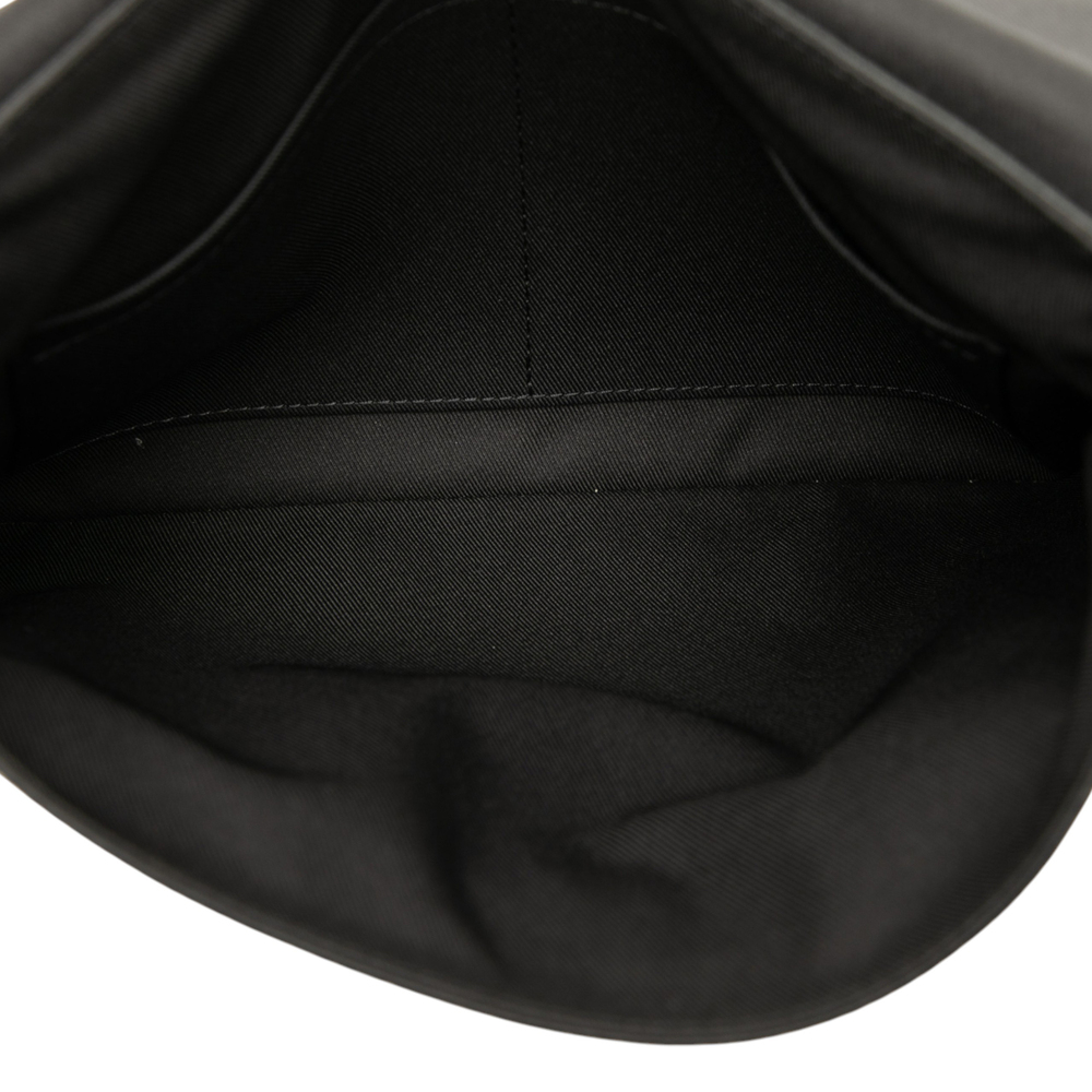 Pre-Loved Louis Vuitton Taigarama Outdoor Flap Messenger - Picture 4 of 8